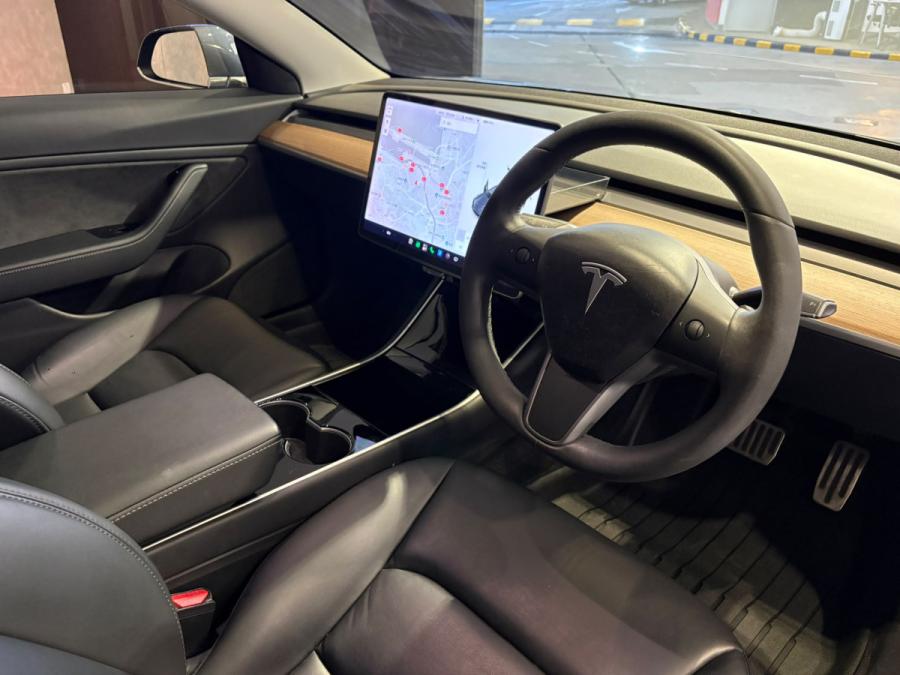 Model 3 Standard Range Plus - Image 3